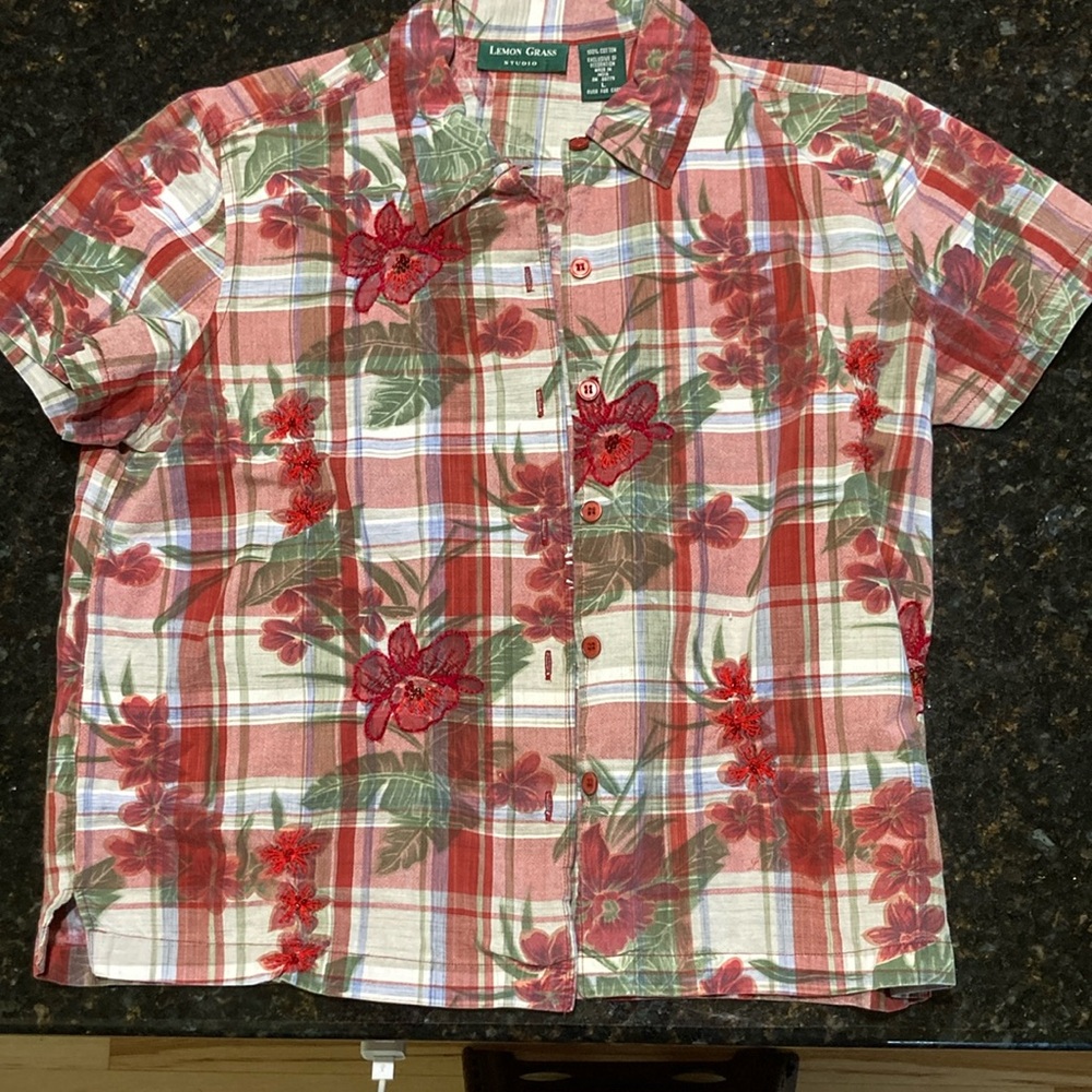 Women’s large Lemon Grass button top